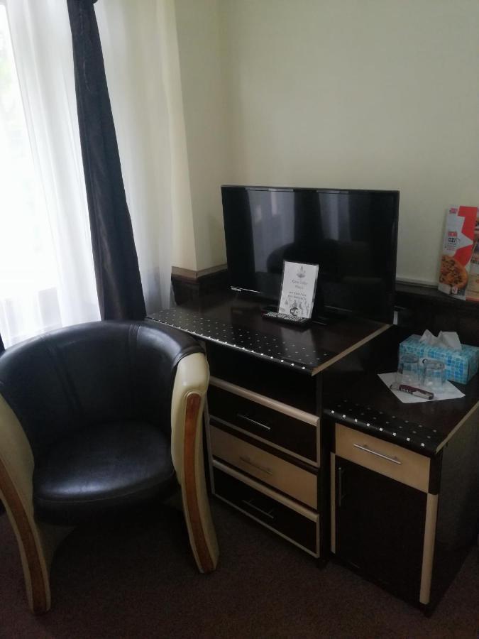 Отель Casa Teilor Питешти Экстерьер фото