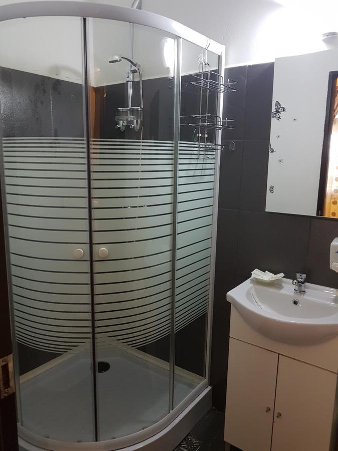 Отель Casa Teilor Питешти Экстерьер фото