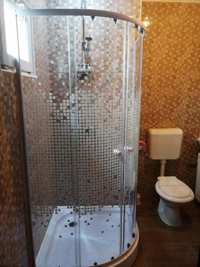 Отель Casa Teilor Питешти Экстерьер фото
