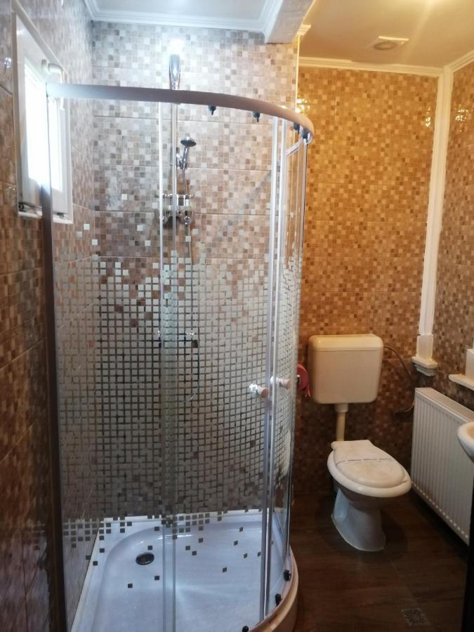 Отель Casa Teilor Питешти Экстерьер фото